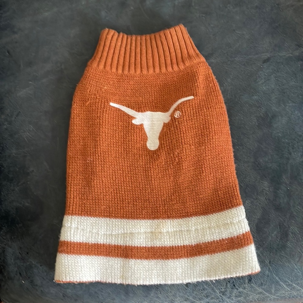 University of Texas Austin knit dog sweater. Size medium best for 15-25 lb dog